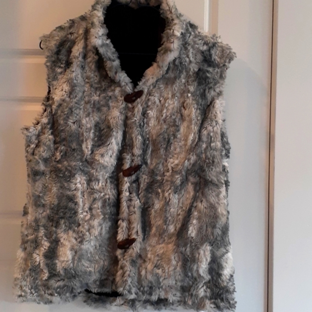 Wooly bully wear reversible vest. Size small